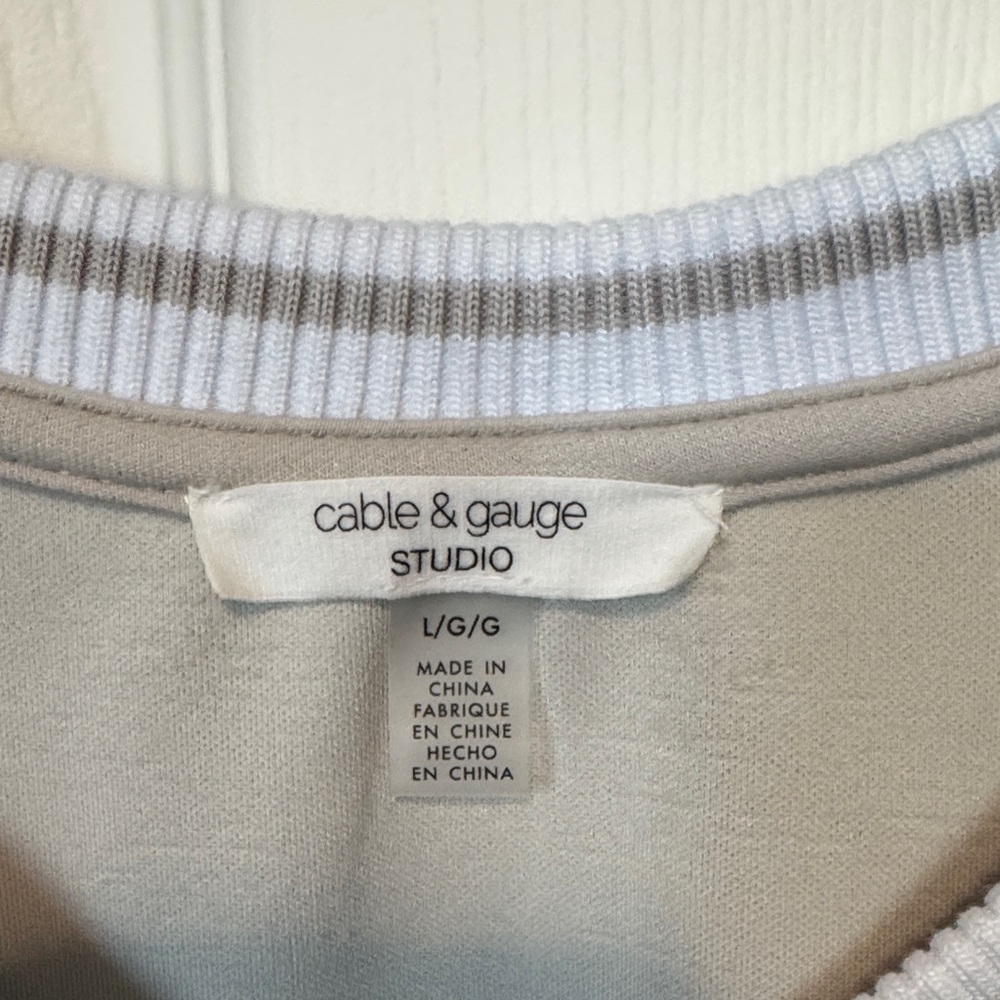 Cable & Gauge Taupe V-Neck Short Sleeve Top - Picture 2 of 3